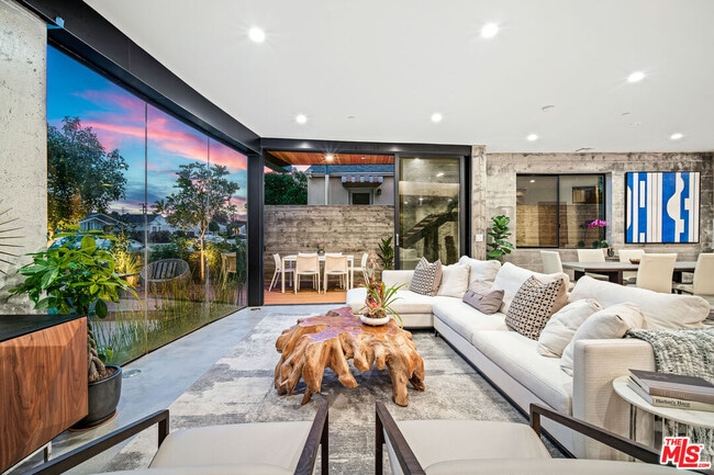 property at 11519 Mississippi Ave