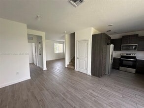 1092 SE 23rd Ave in Homestead, FL - Building Photo - Building Photo