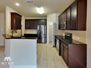 1417 Castle Creek Dr in Little Elm, TX - Foto de edificio - Building Photo