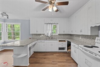 1307 Ash Ln in Kilgore, TX - Building Photo - Building Photo