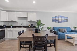 1400 S Ocean Blvd in Myrtle Beach, SC - Building Photo - Building Photo