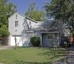 2318 Oakmont St in Sacramento, CA - Building Photo