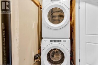 35 Sportsman Hill St in Kitchener, ON - Building Photo - Building Photo