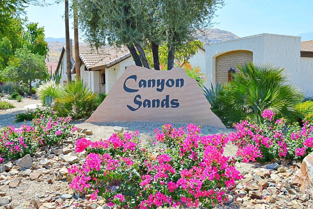 2467 E Miramonte Cir-Unit -Unit A in Palm Springs, CA - Building Photo