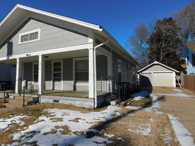 816 W 3rd Ave in El Dorado, KS - Building Photo - Building Photo