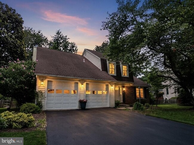 property at 5 Hunters Ct