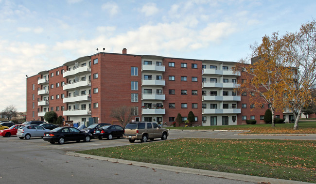 The Viscount & Cavalier Apartments in Oshawa, ON - Building Photo - Building Photo