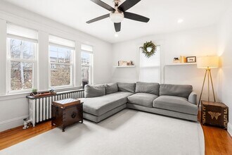 517 Heath St in Brookline, MA - Building Photo - Building Photo