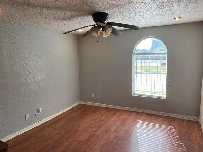 3214 Hutchins St-Unit -2 in Houston, TX - Building Photo - Building Photo