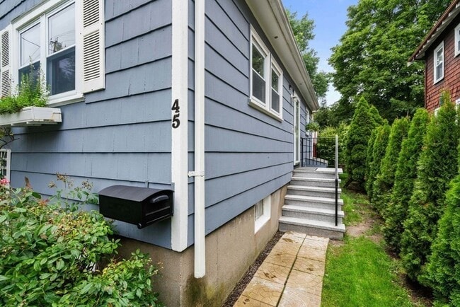 45 Magoun St in Cambridge, MA - Building Photo - Building Photo