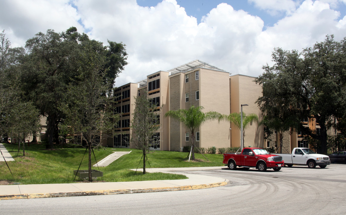 J. L. Young Garden Apartments in Tampa, FL - Foto de edificio