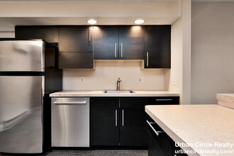 385 Meridian St, Unit 1 in Boston, MA - Building Photo - Building Photo