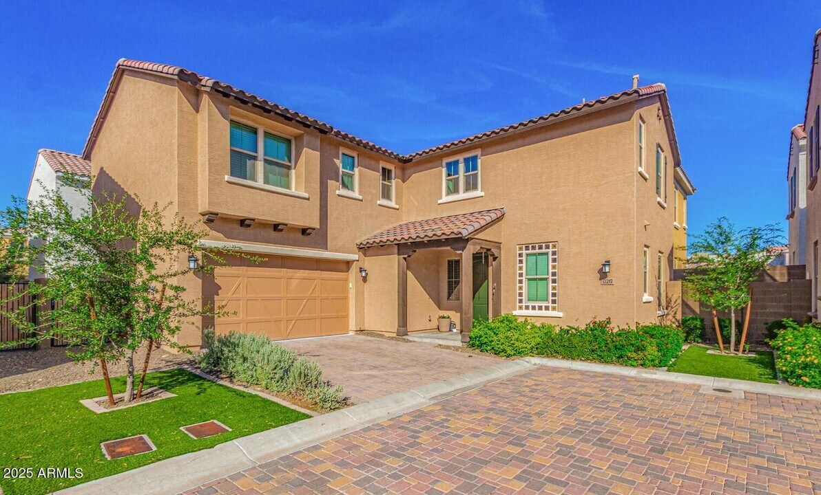 17217 N 9th Pl in Phoenix, AZ - Building Photo