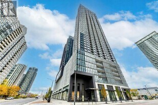 395 Square One Dr in Mississauga, ON - Building Photo