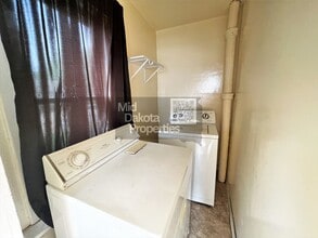 403 S 1st St in Parkston, SD - Building Photo - Building Photo