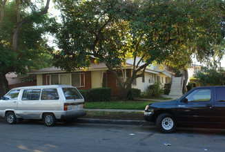 602 W Bellevue Dr in Anaheim, CA - Foto de edificio - Building Photo