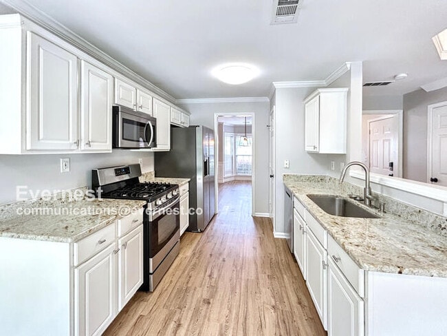 property at 2576 Alvecot Cir SE