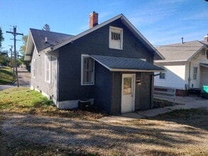 321 N Clay St in Macomb, IL - Building Photo - Building Photo