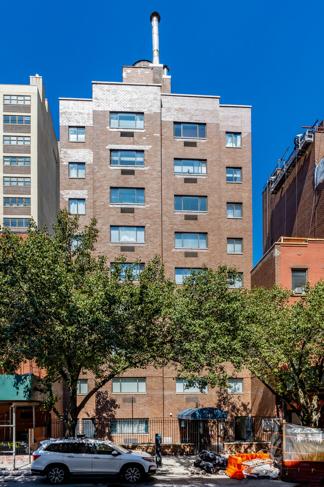 345 W 30th St in New York, NY - Building Photo - Building Photo