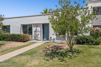 8320 E Chaparral Rd in Scottsdale, AZ - Building Photo - Building Photo
