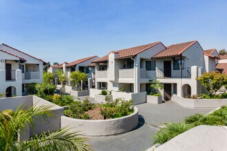 Park Center Place Apartments in Costa Mesa, CA - Foto de edificio - Building Photo