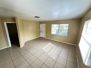 4914 21st St W in Bradenton, FL - Building Photo - Building Photo