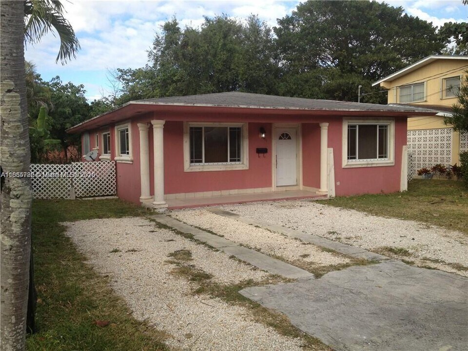 3411 Charles Ave in Miami, FL - Building Photo