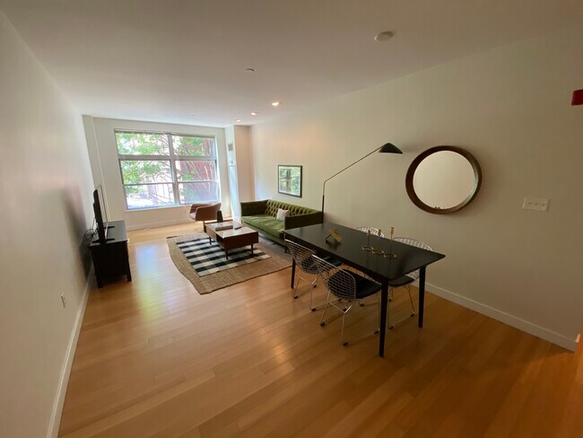 108 E Brookline St in Boston, MA - Building Photo - Building Photo