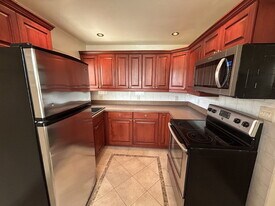 2413 Burlington Ave N in St. Petersburg, FL - Building Photo