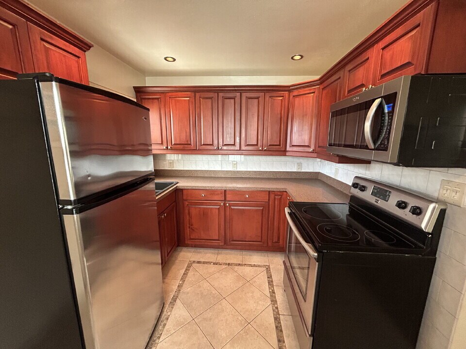 2413 Burlington Ave N in St. Petersburg, FL - Building Photo