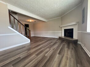 8170 Canyon Forge Dr in Riverdale, GA - Foto de edificio - Building Photo