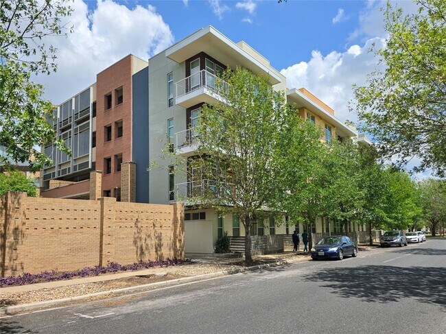 1320 Robert Browning St in Austin, TX - Building Photo - Building Photo