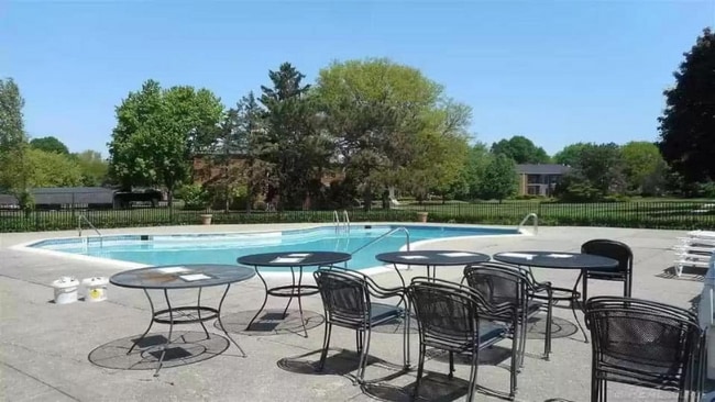 628 E Fox Hills Dr in Bloomfield Hills, MI - Building Photo - Building Photo