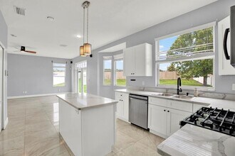 544 Lake Cypress Cir in Oldsmar, FL - Building Photo - Building Photo
