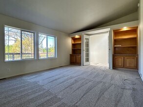 3210 Brooklake Rd NE in Salem, OR - Building Photo - Building Photo