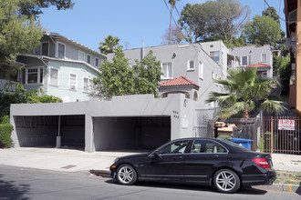 832 Hyperion Ave in Los Angeles, CA - Building Photo - Primary Photo