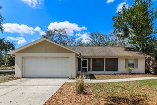 8047 Hathaway Dr in New Port Richey, FL - Building Photo