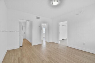 1900 Calais Dr in Miami Beach, FL - Foto de edificio - Building Photo