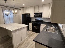 3381 Bissell Rd in Springfield, IL - Building Photo