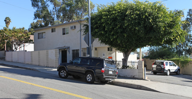 1505 Stadium Way in Los Angeles, CA - Building Photo - Building Photo