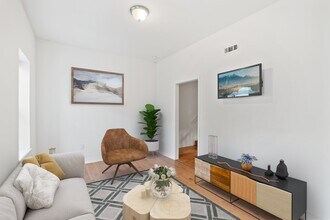 1836 N 17th St, Unit B in Philadelphia, PA - Building Photo - Building Photo