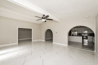 1735 Tarah Trace Dr in Brandon, FL - Foto de edificio - Building Photo