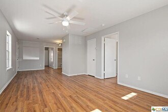 1206-1208 Hillyer St in San Marcos, TX - Building Photo - Building Photo