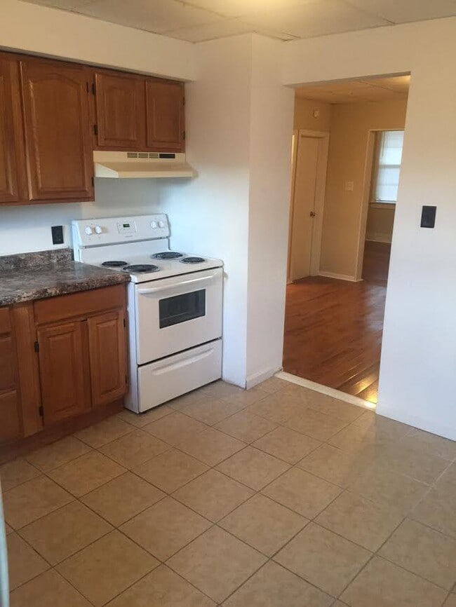 1120 Cedar Ave, Unit First Floor Left in Scranton, PA - Foto de edificio - Building Photo