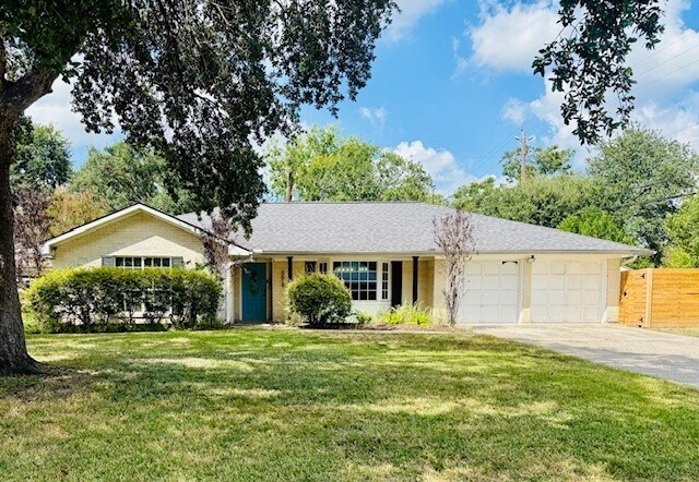 5019 Oak Forest Dr in Houston, TX - Building Photo