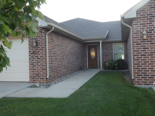 627 N Edgemere Dr in Bourbonnais, IL - Building Photo - Building Photo