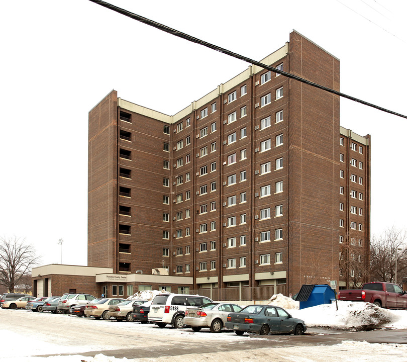 Dunedin Hi-Rise in St. Paul, MN - Building Photo