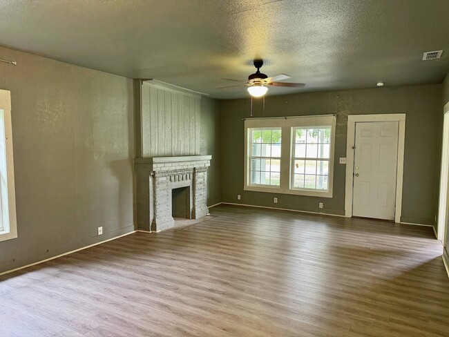 2121 Ave I in Wichita Falls, TX - Building Photo - Building Photo