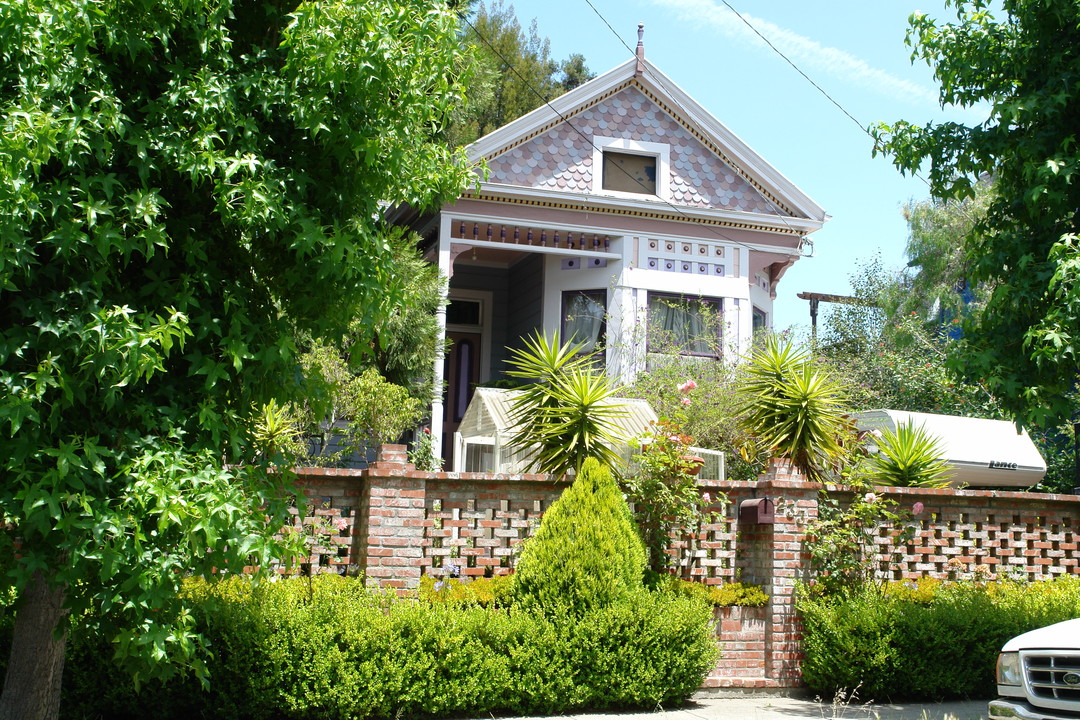 2333 Carleton St in Berkeley, CA - Building Photo