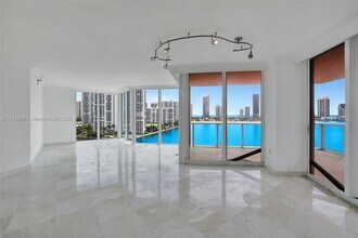 3370 Hidden Bay Dr in Aventura, FL - Building Photo - Building Photo